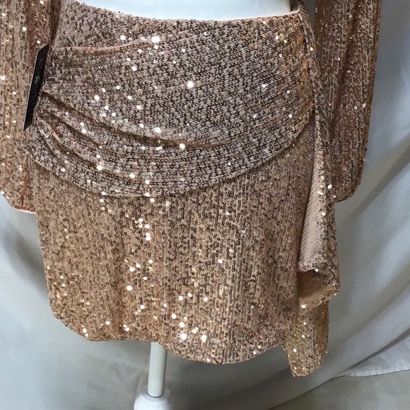 Etiquette sexy 🔥 peach sequin skirt and crop top set. Size S - Picture 2 of 12